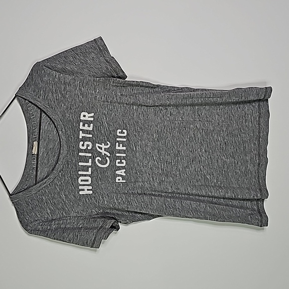 Hollister medium gray short sleeve shirt - Picture 1 of 7
